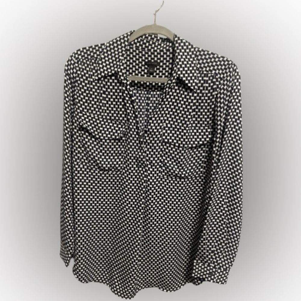 Ann Taylor Black and White long Sleeve Button Down Shirt